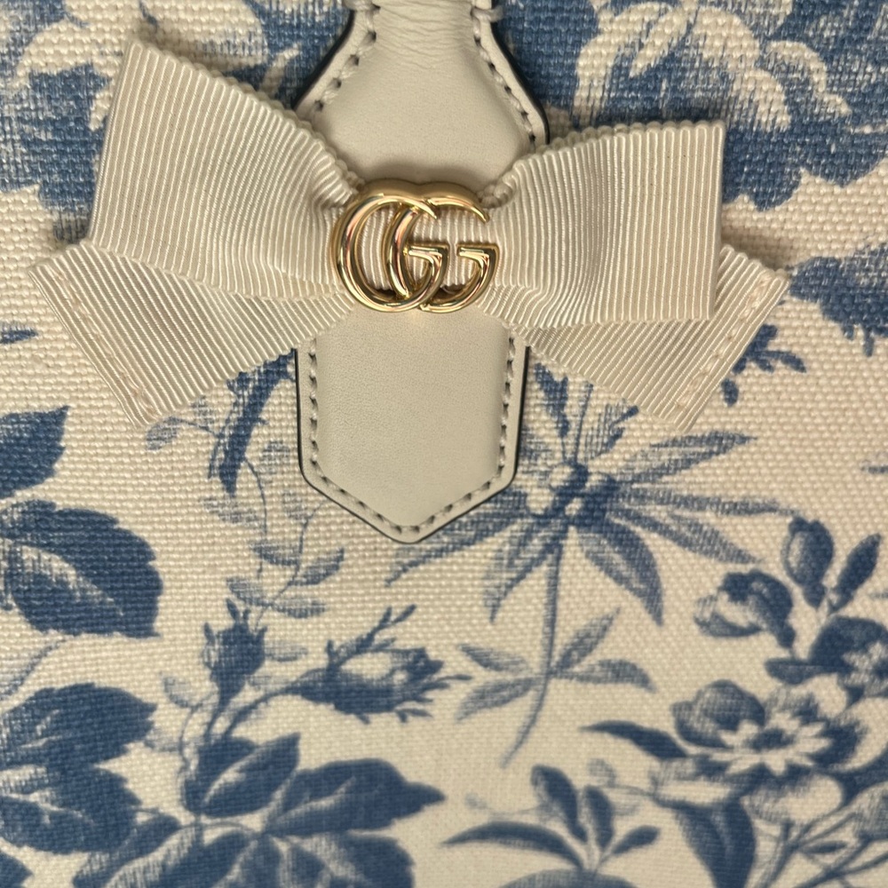 Gucci Blue and Cream Floral Tote Bag like new. - Picture 2 of 9